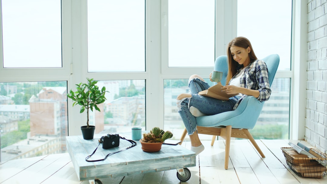 De juiste fauteuil kiezen: van oorfauteuil tot relaxfauteuil