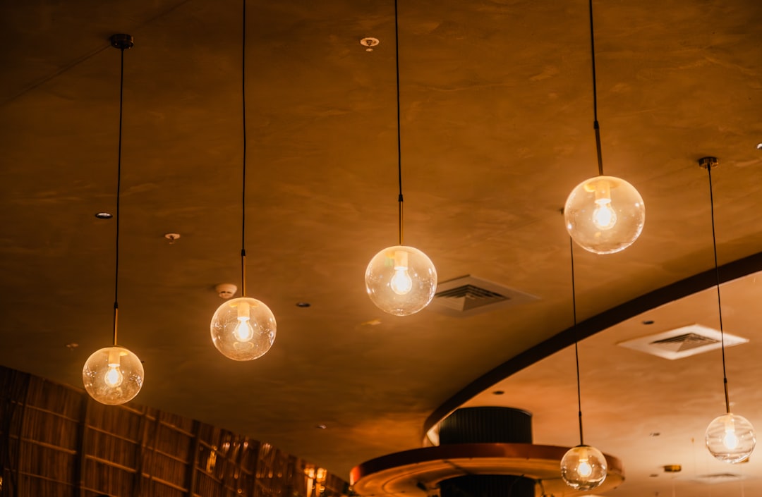 De Rol van Verlichting in het Vormgeven van uw Interieur