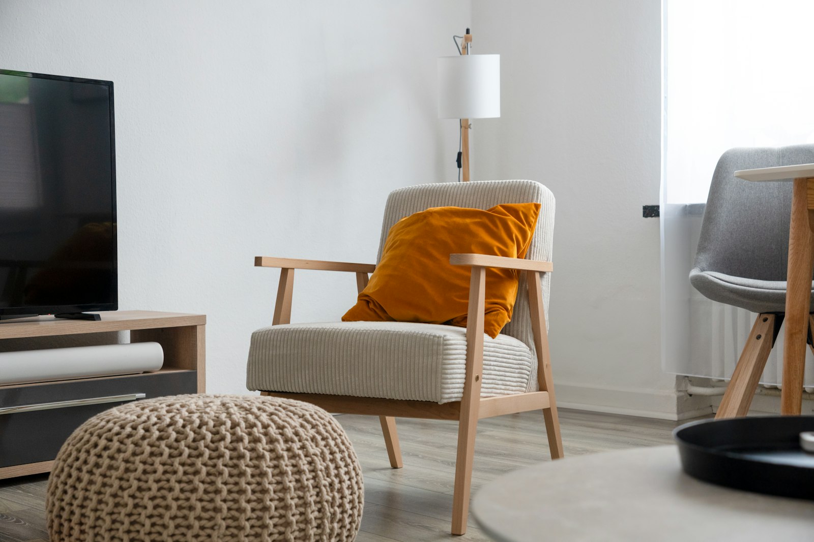 Nieuwe taupe fauteuil bij Action: past hij echt in een japandi-woonkamer