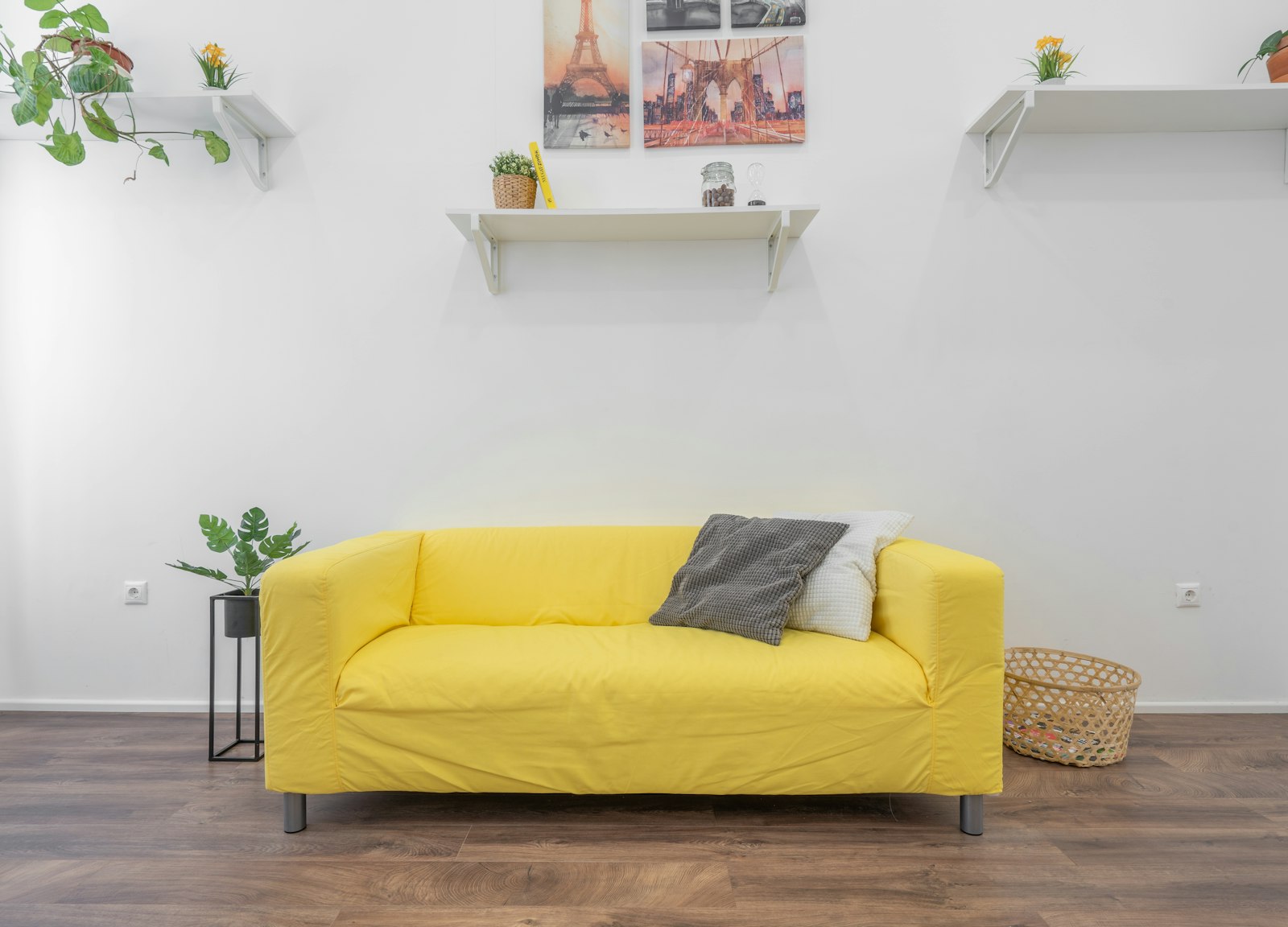Kleine woonkamer vol kleur: zo kies je een compacte bank die toch opvalt