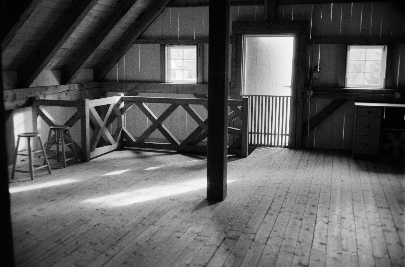 Landelijk en stoer tegelijk: welke bank past bij een modern boerderijinterieur